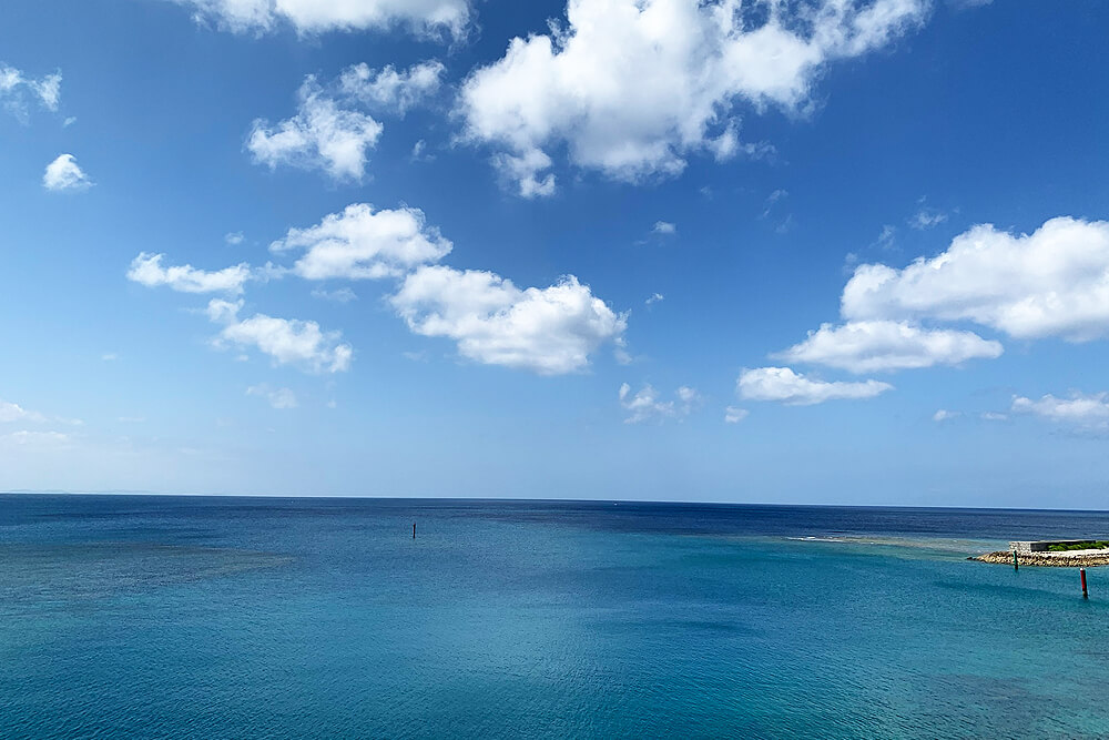 美浜アメリカンビレッジの青い海